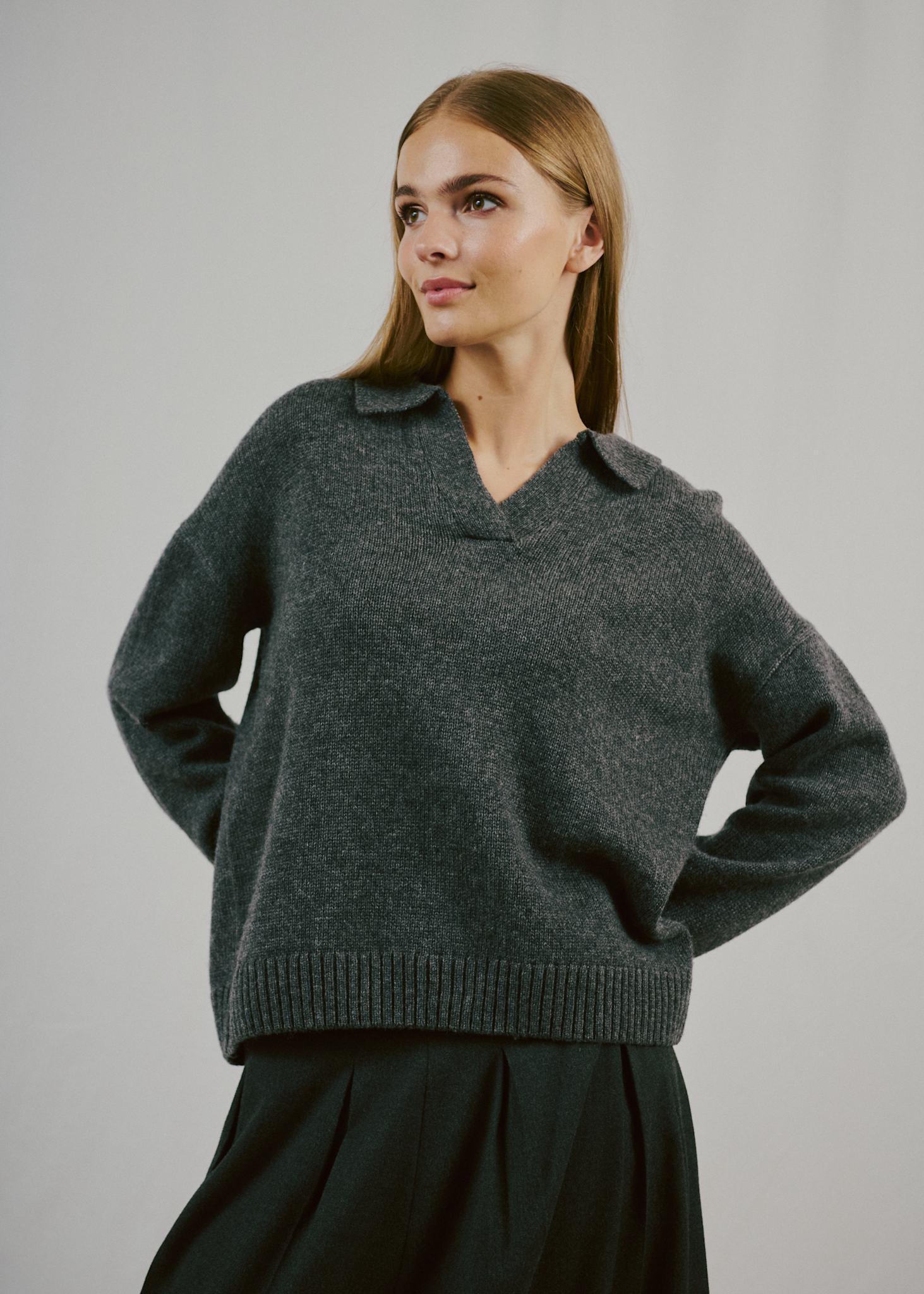 BS Hedwig Regular Fit Stickat - Dark Grey