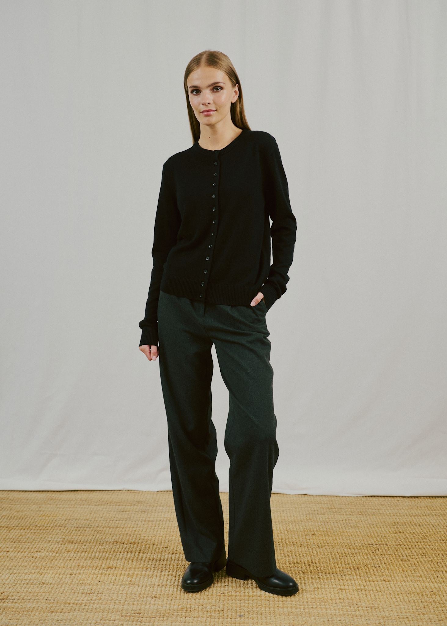 BS Edel Regular Fit Stickat - Black