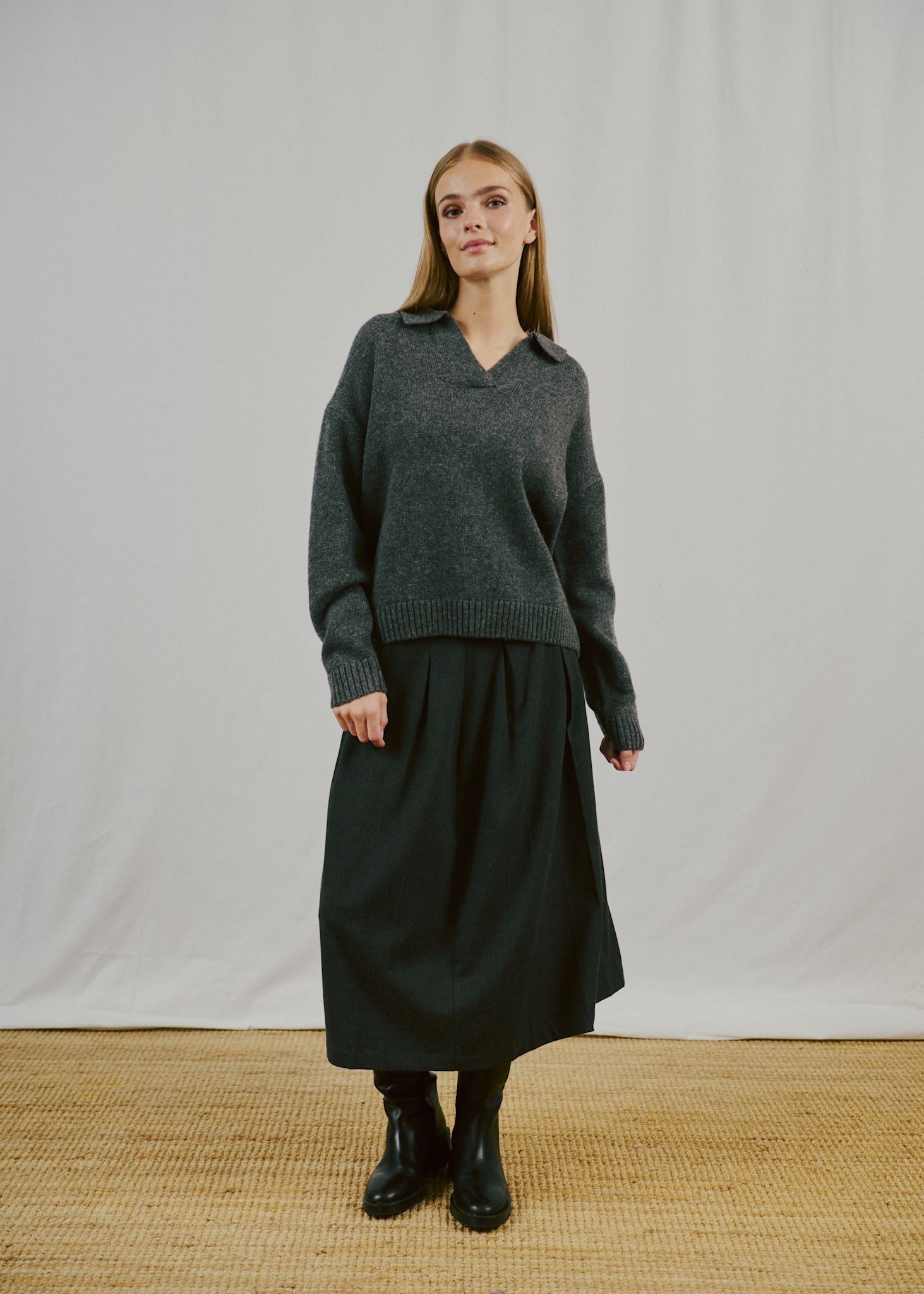 BS Hedwig Regular Fit Stickat - Dark Grey