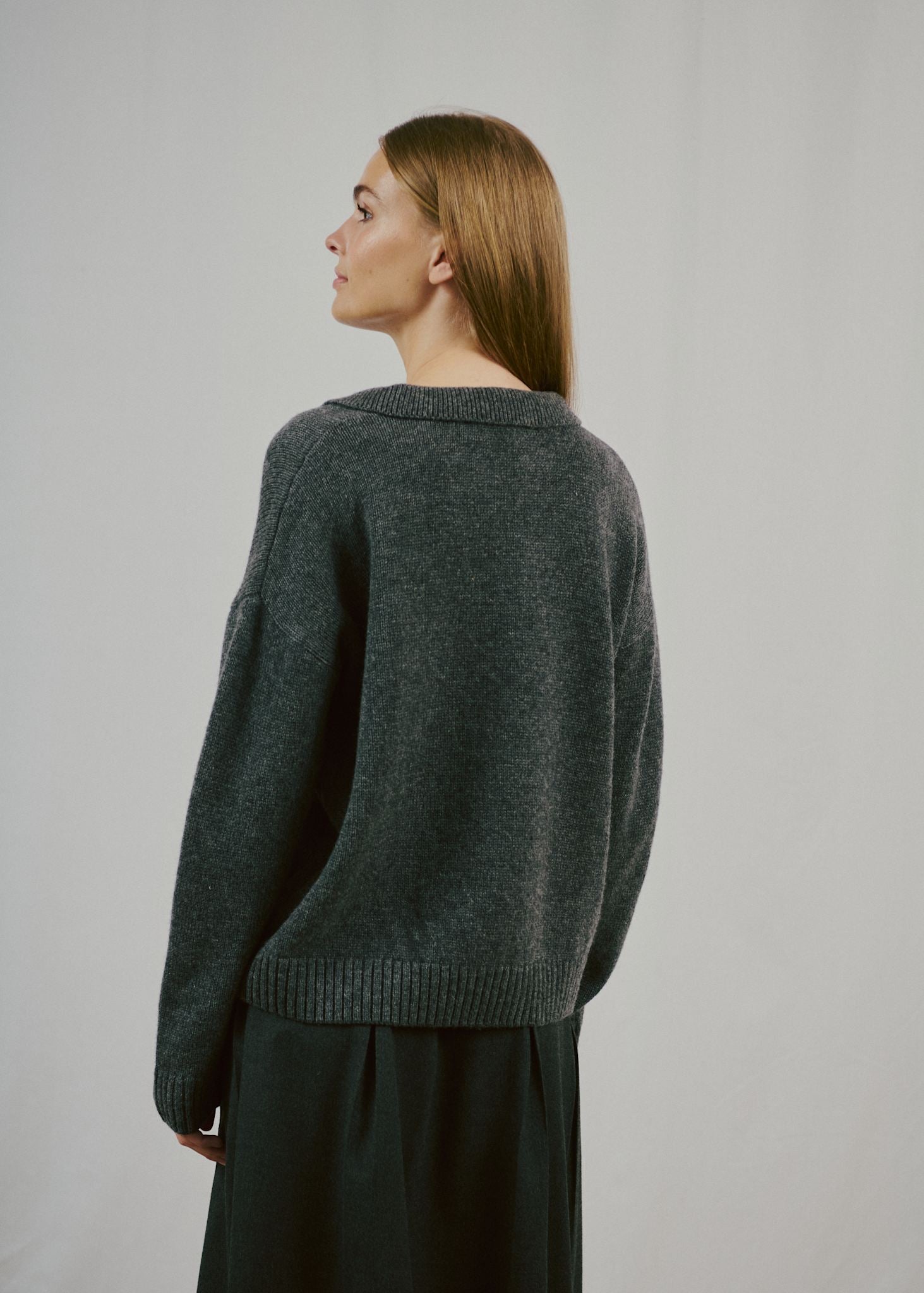 BS Hedwig Regular Fit Stickat - Dark Grey